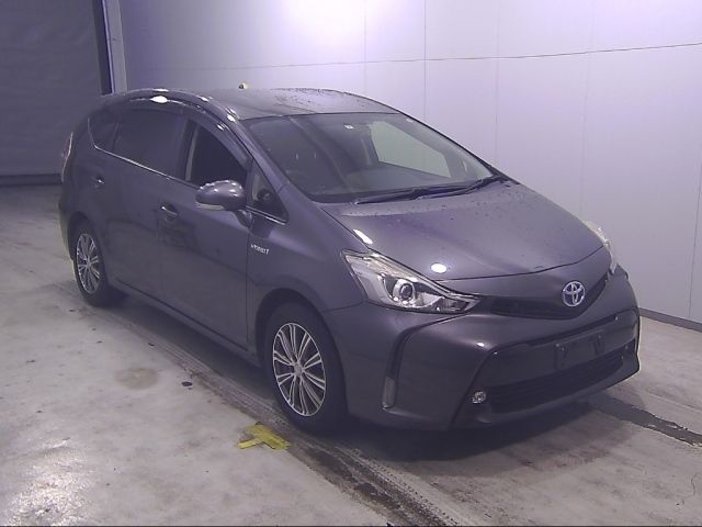 10339 Toyota Prius alpha ZVW40W 2015 г. (Honda Tokyo)